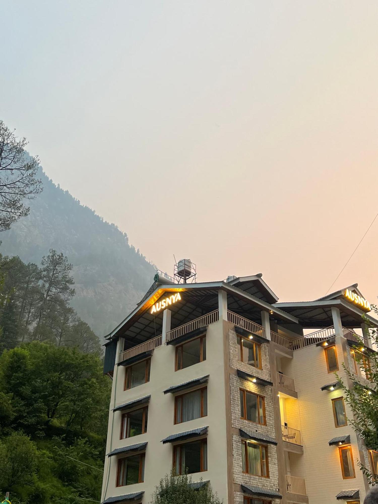 Ausnya Tirthan Banjār Exterior foto